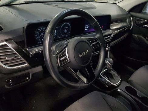 Certified 2024 Kia Seltos X-Line image 14