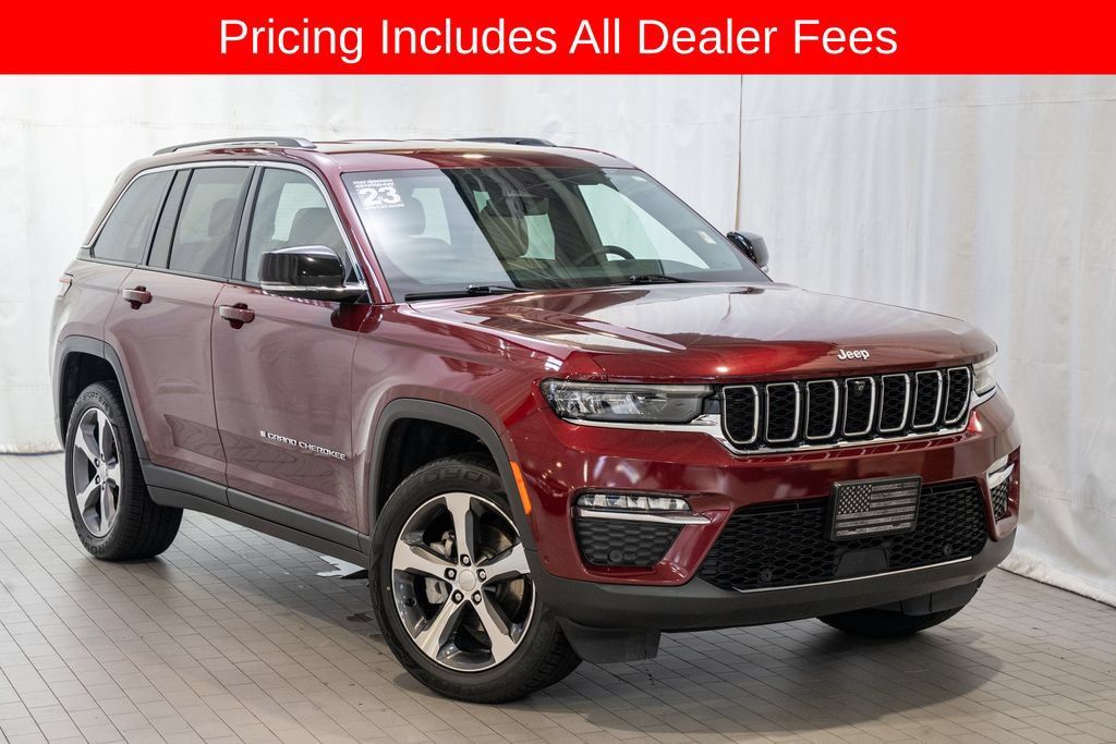 Used 2023 Jeep Grand Cherokee Limited w/ Luxury Tech Group II AWD/4WD image 1