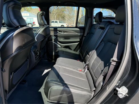 Used 2023 Jeep Grand Cherokee Overland w/ Advanced Protech Group III AWD/4WD image 30