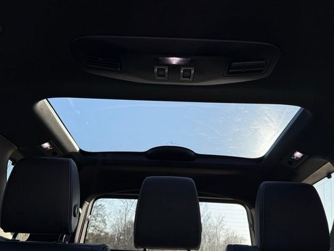 Certified 2025 Land Rover Discovery Dynamic SE image 30