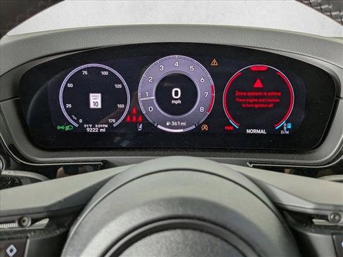 Used 2025 Porsche Cayenne image 16