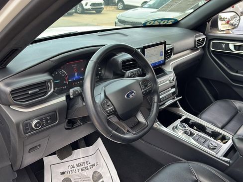 Used 2020 Ford Explorer XLT w/ Equipment Group 202A AWD/4WD image 18