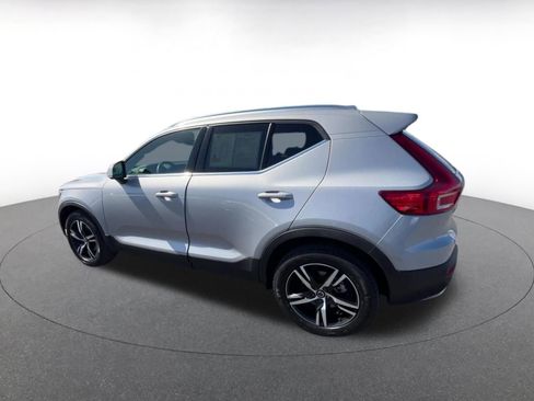 Used 2024 Volvo XC40 B5 Core AWD/4WD image 10