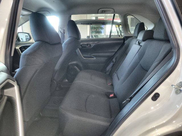 Used 2022 Toyota RAV4 LE AWD/4WD image 22
