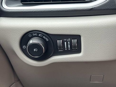 Used 2022 Chrysler Pacifica Touring-L FWD image 29