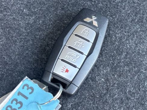 Used 2024 Mitsubishi Outlander SE image 26