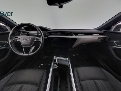 Used 2024 Audi Q8 e-tron Premium Plus AWD/4WD image 25