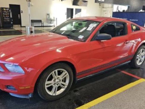 Used 2010 Ford Mustang Premium image 5