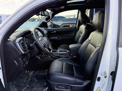 Used 2020 Toyota Tacoma TRD Sport w/ TRD Premium Sport Package image 13