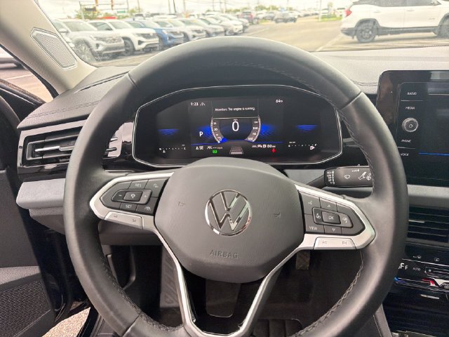 Certified 2025 Volkswagen Jetta SE w/ Sunroof Package FWD image 24