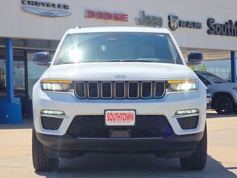 Used 2024 Jeep Grand Cherokee Limited AWD/4WD image 2