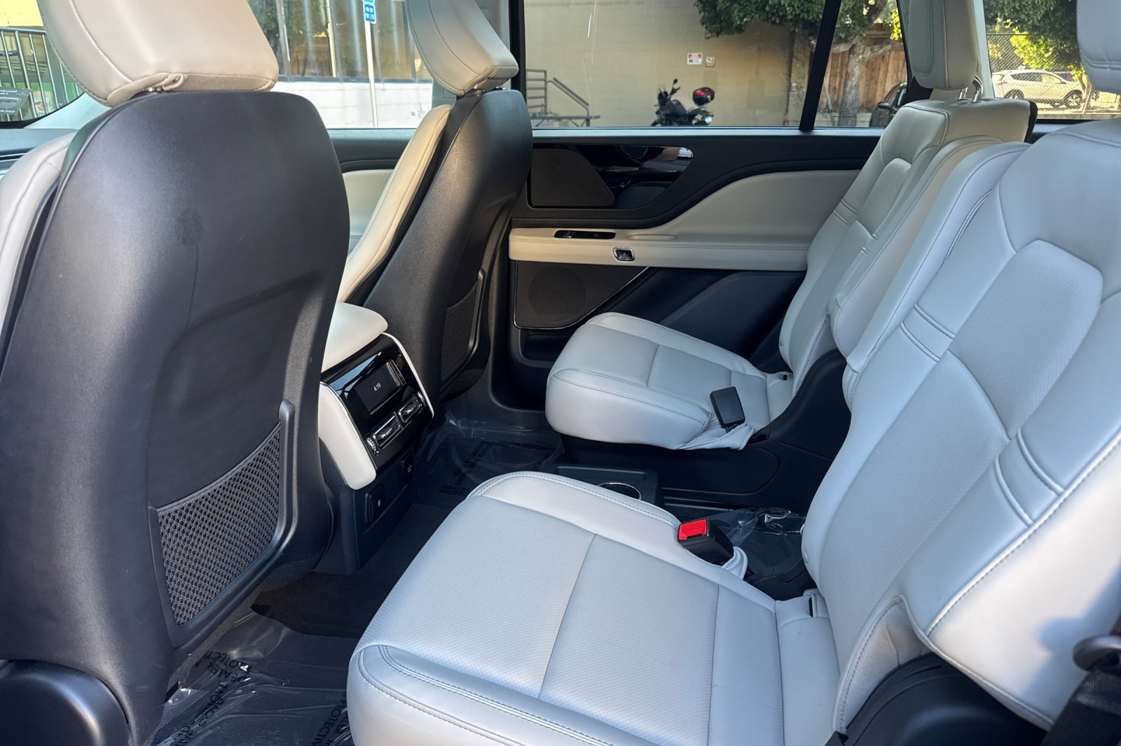 Used 2026 Lincoln Aviator AWD w/ Jet Appearance Package image 12