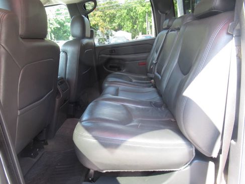 Used 2004 GMC Sierra 3500 SLT w/ Heavy-Duty Power Package image 20