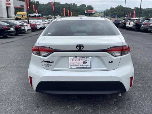 Used 2025 Toyota Corolla LE FWD image 3