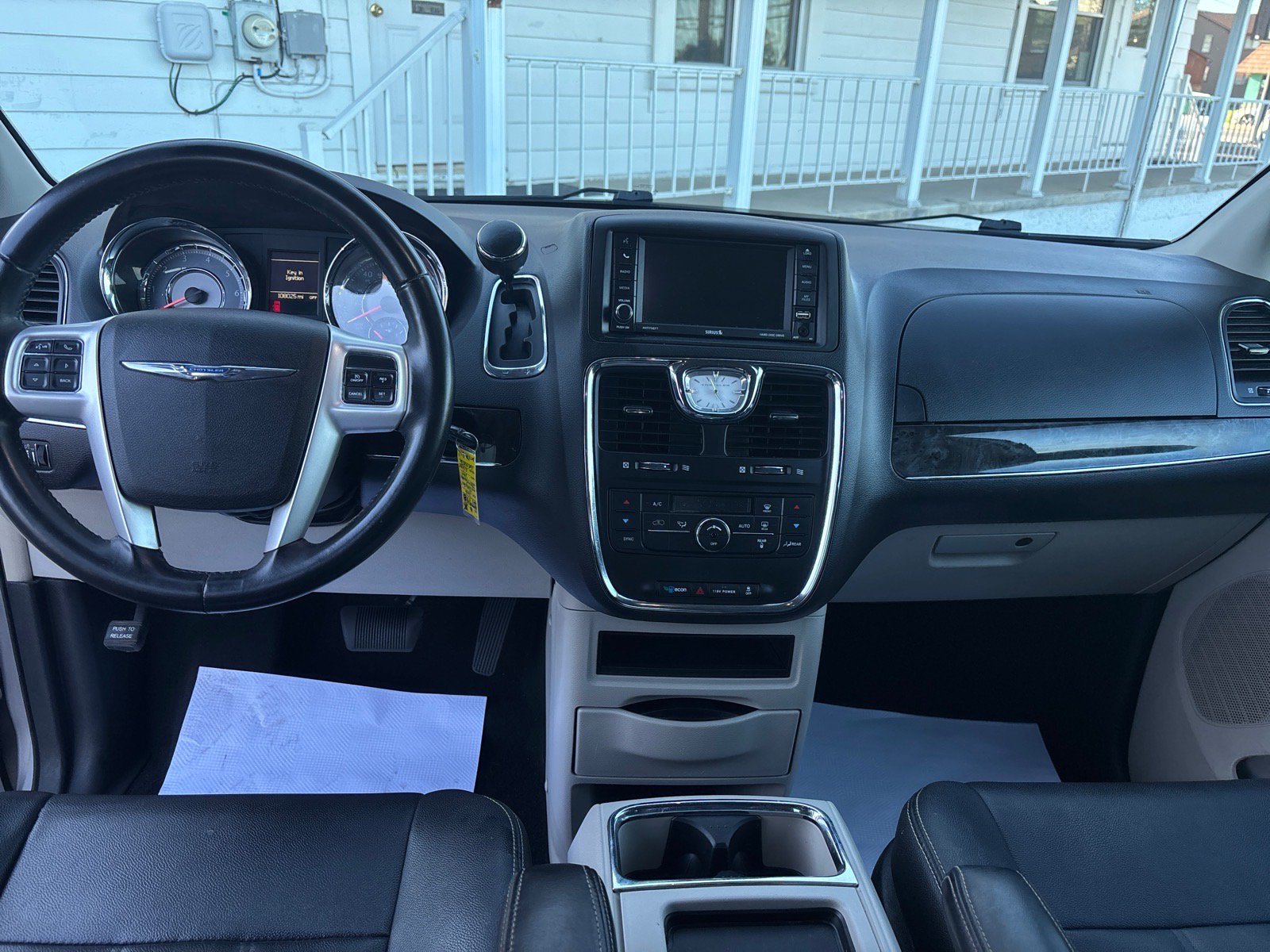 Used 2016 Chrysler Town & Country Touring FWD image 26