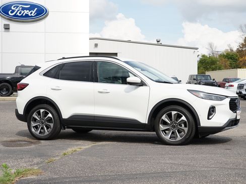 Used 2023 Ford Escape Platinum w/ Premium Technology Package image 2