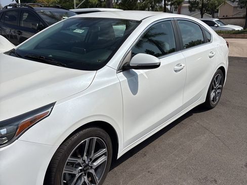 Used 2019 Kia Forte EX image 2