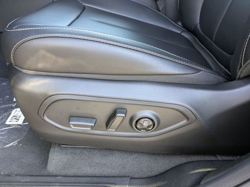 New 2025 Jeep Grand Cherokee Limited w/ Black Appearance Package image 13