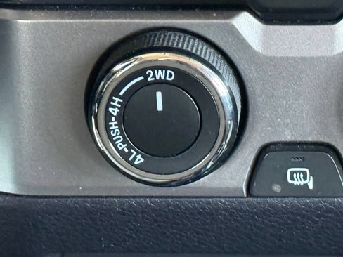 Used 2021 Toyota Tacoma SR5 AWD/4WD image 4