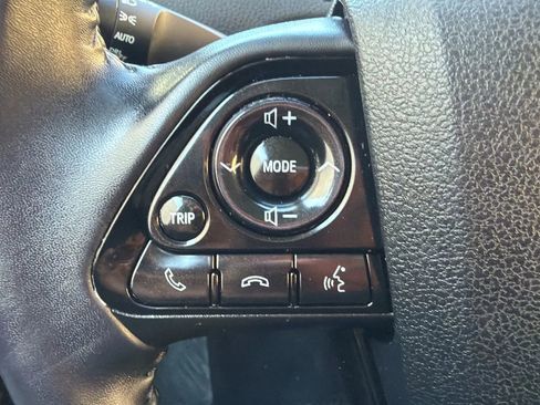 Used 2022 Toyota Prius Prime XLE FWD image 12