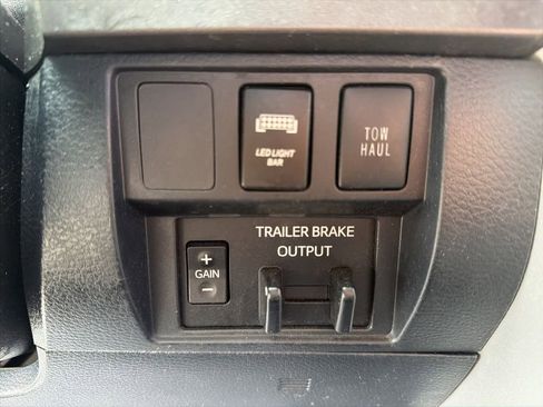 Used 2020 Toyota Tundra SR5 w/ SR5 Upgrade Package AWD/4WD image 40