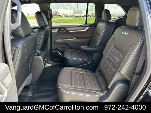 New 2026 GMC Acadia Denali Ultimate w/ LPO, Floor Liner Package AWD/4WD image 25