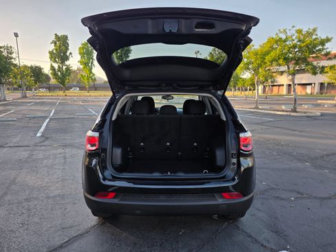 Used 2018 Jeep Compass Sport FWD image 10