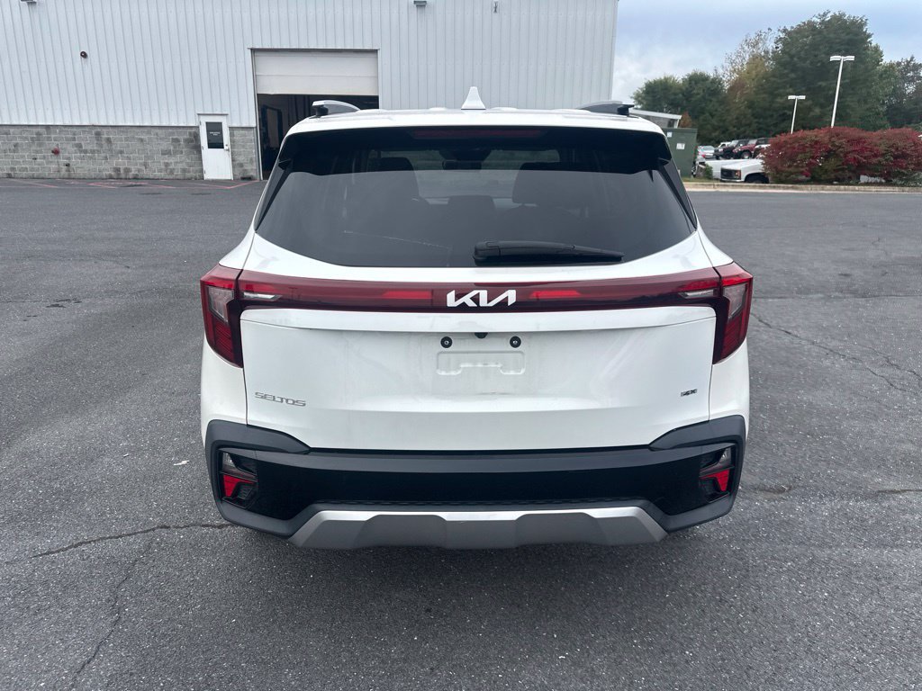 Used 2024 Kia Seltos S AWD/4WD image 4
