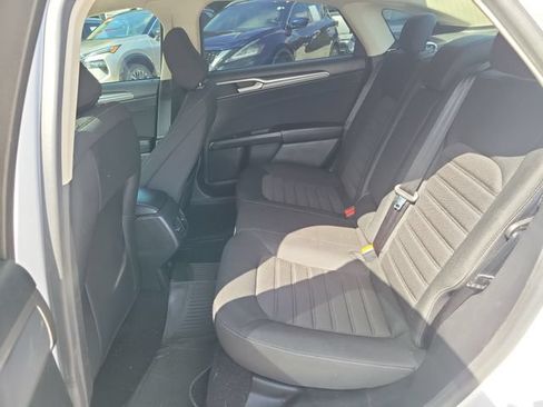 Used 2020 Ford Fusion SE FWD image 11