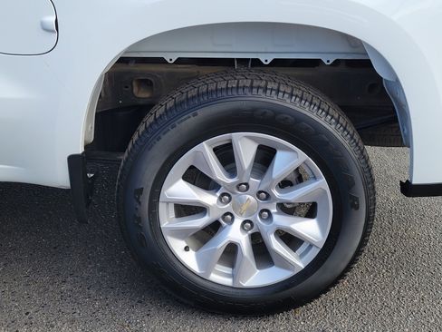 Used 2020 Chevrolet Silverado 1500 Custom w/ Custom Value Package image 16