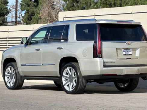 Used 2016 Cadillac Escalade Premium image 3