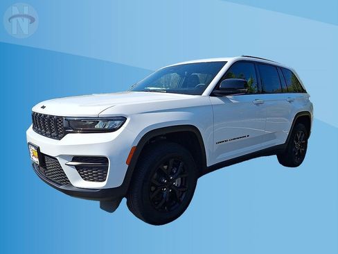 Used 2024 Jeep Grand Cherokee Altitude AWD/4WD image 10