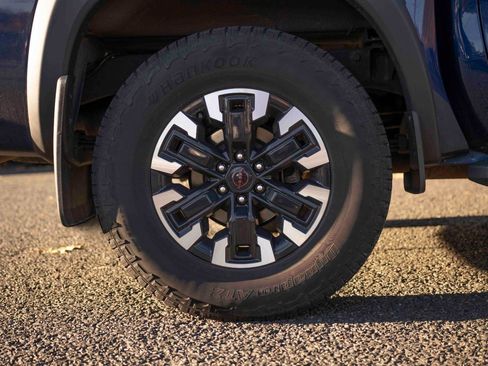 Used 2022 Nissan Frontier PRO-4X w/ Technology Package image 28