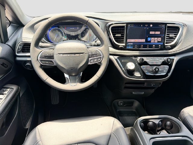 New 2027 Chrysler Pacifica Select FWD image 23