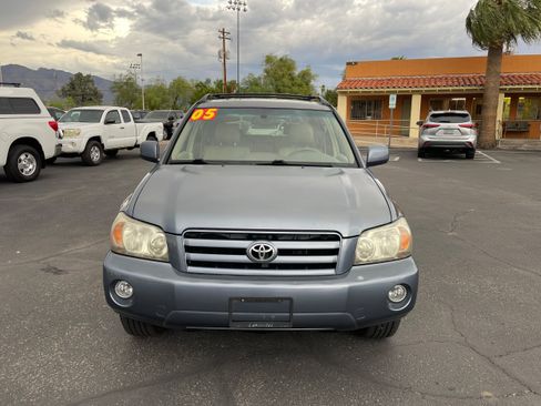Used 2005 Toyota Highlander 2WD V6 w/ 3rd Row image 8