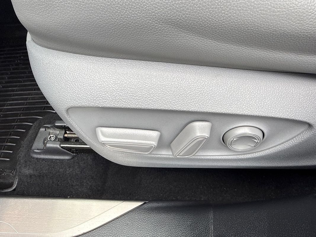 Used 2022 Toyota Highlander Platinum AWD/4WD image 19