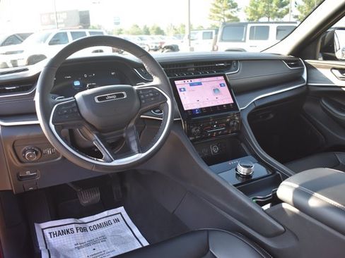 Used 2025 Jeep Grand Cherokee Limited RWD image 19