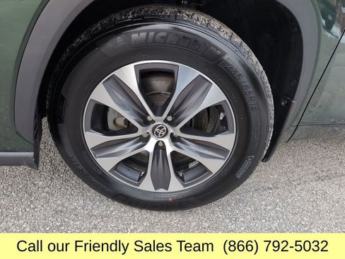 Used 2023 Toyota Highlander XLE image 28