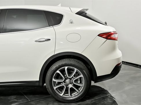 Used 2018 Maserati Levante image 8