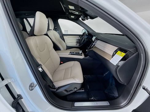 Certified 2026 Volvo XC90 B6 Plus w/ Protection Package Premier AWD/4WD image 31