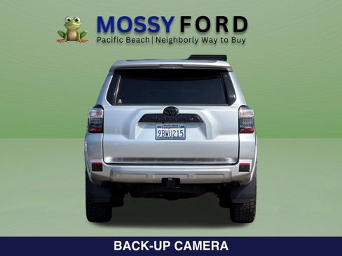 Used 2017 Toyota 4Runner TRD Off-Road Premium AWD/4WD image 7