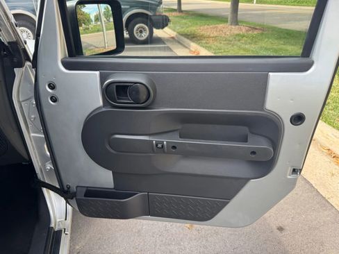 Used 2010 Jeep Wrangler Unlimited Sport image 17