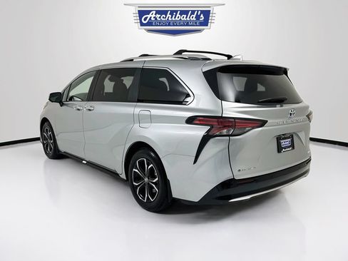 Used 2025 Toyota Sienna Platinum AWD/4WD image 6
