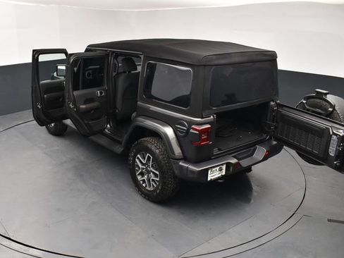 Used 2024 Jeep Wrangler Sahara image 28