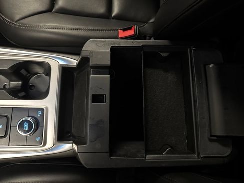 Used 2023 Ford Explorer XLT w/ Equipment Group 202A AWD/4WD image 24