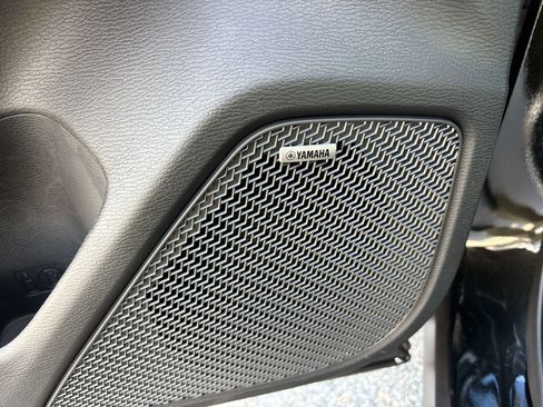 New 2025 Mitsubishi Outlander SE image 8