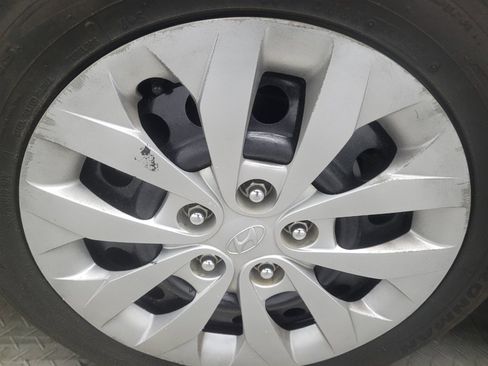 Used 2017 Hyundai Elantra GT FWD image 31