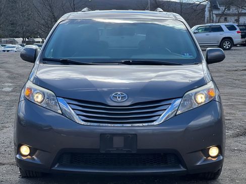 Used 2017 Toyota Sienna XLE image 1