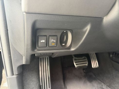 Used 2020 Nissan GT-R Premium w/ Premium Interior Package image 21