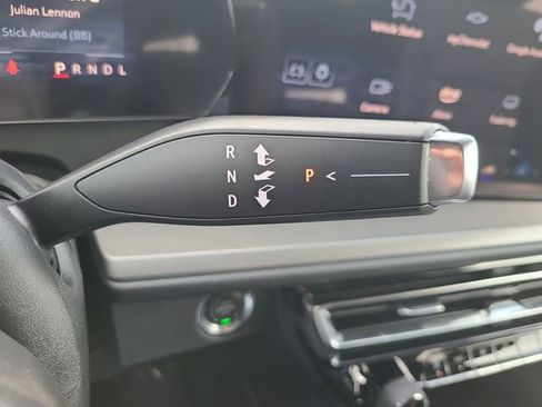 Used 2025 Chevrolet Traverse LT FWD image 36